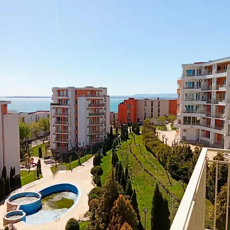 Cozy In Grand Noks With Sea View Apartment