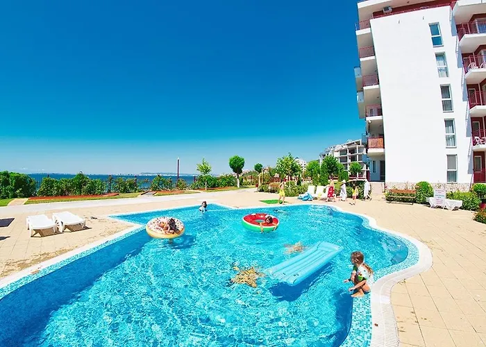 Cozy In Grand Noks With Sea View Apartment