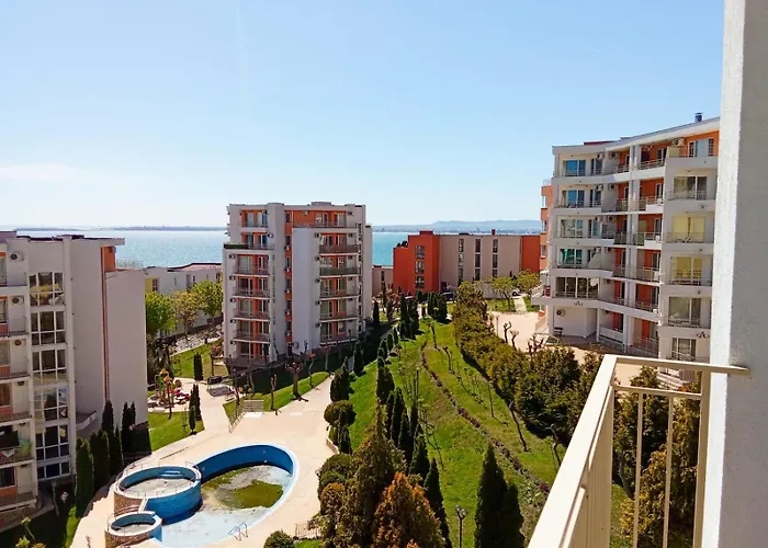 Cozy In Grand Noks With Sea View Apartment