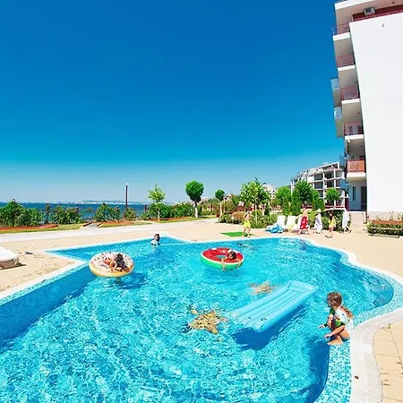 Cozy In Grand Noks With Sea View アパート