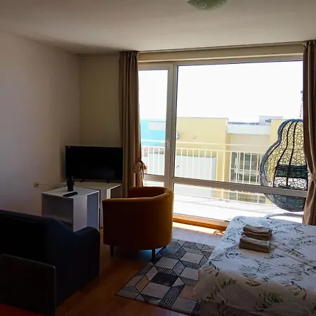 Cozy In Grand Noks With Sea View Apartment